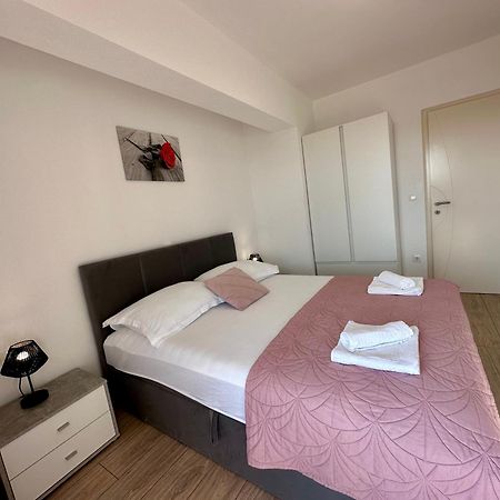 Apartmani Josipa Baška Voda المظهر الخارجي الصورة