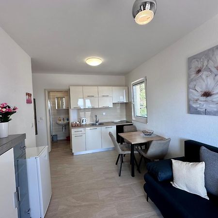 Apartmani Josipa Baška Voda المظهر الخارجي الصورة