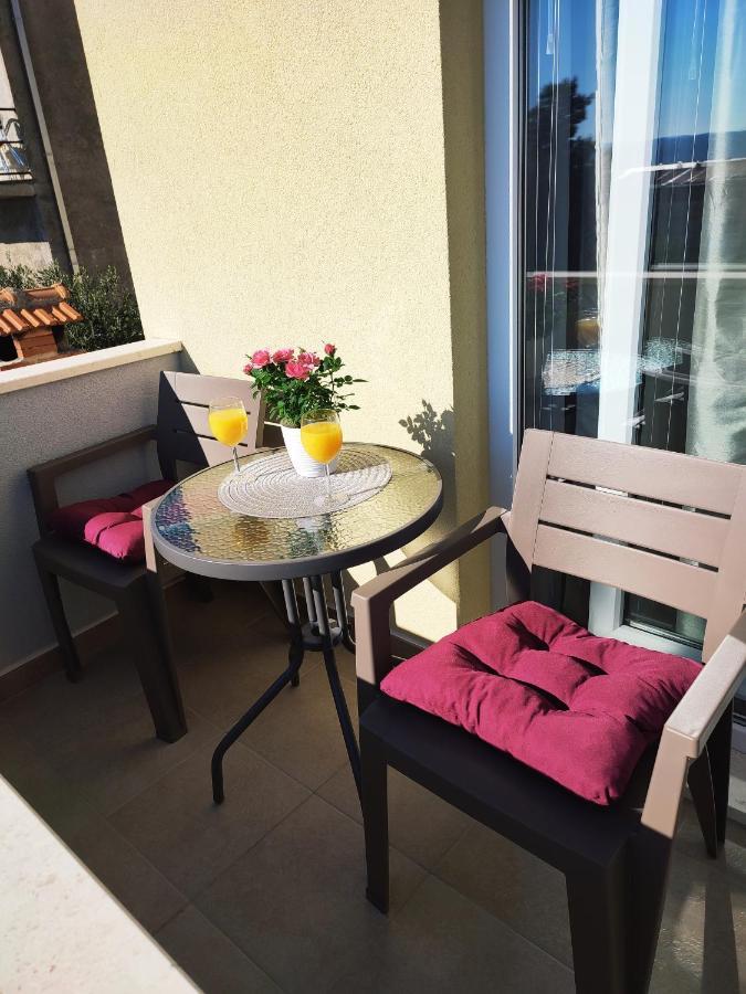 Apartmani Josipa Baška Voda المظهر الخارجي الصورة