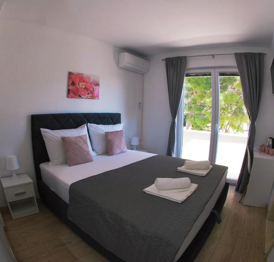 Apartmani Josipa Baška Voda المظهر الخارجي الصورة