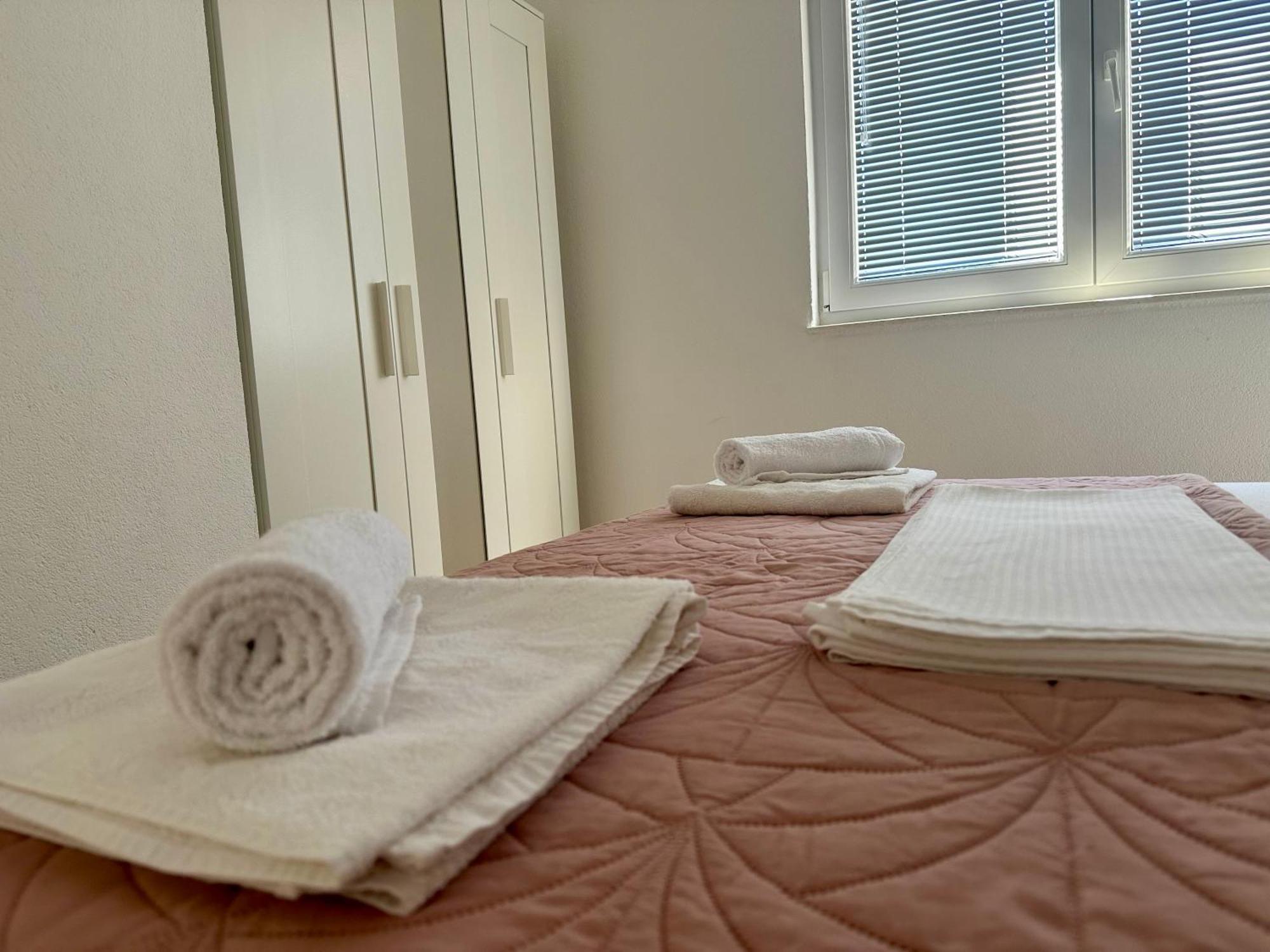 Apartmani Josipa Baška Voda المظهر الخارجي الصورة