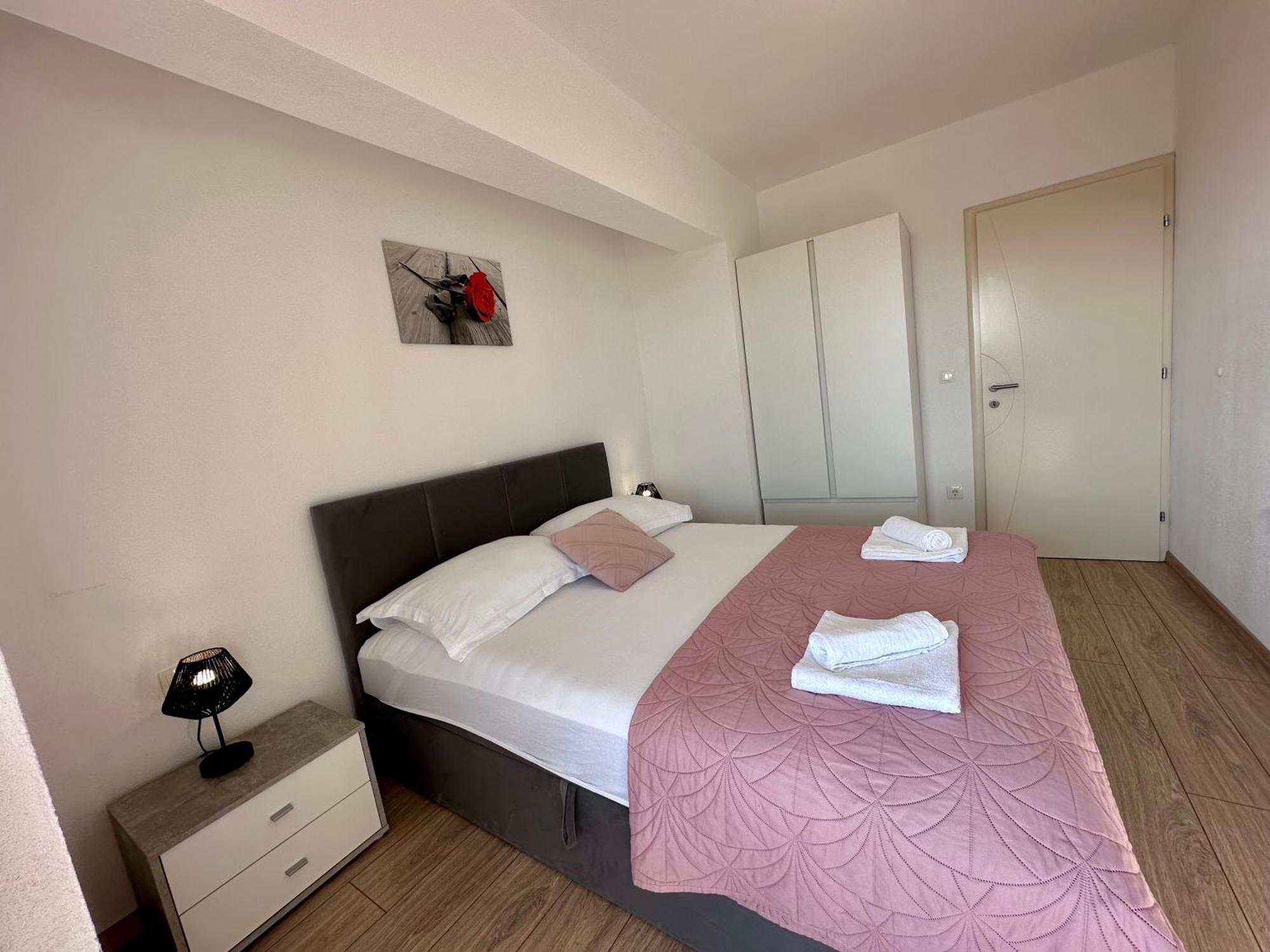 Apartmani Josipa Baška Voda المظهر الخارجي الصورة