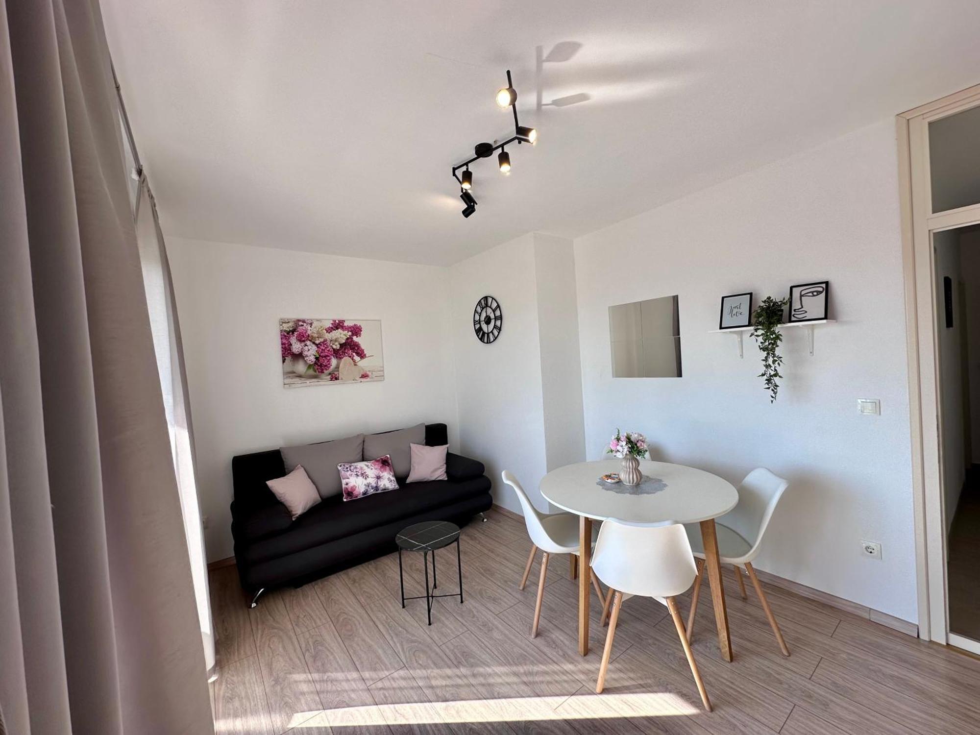 Apartmani Josipa Baška Voda المظهر الخارجي الصورة